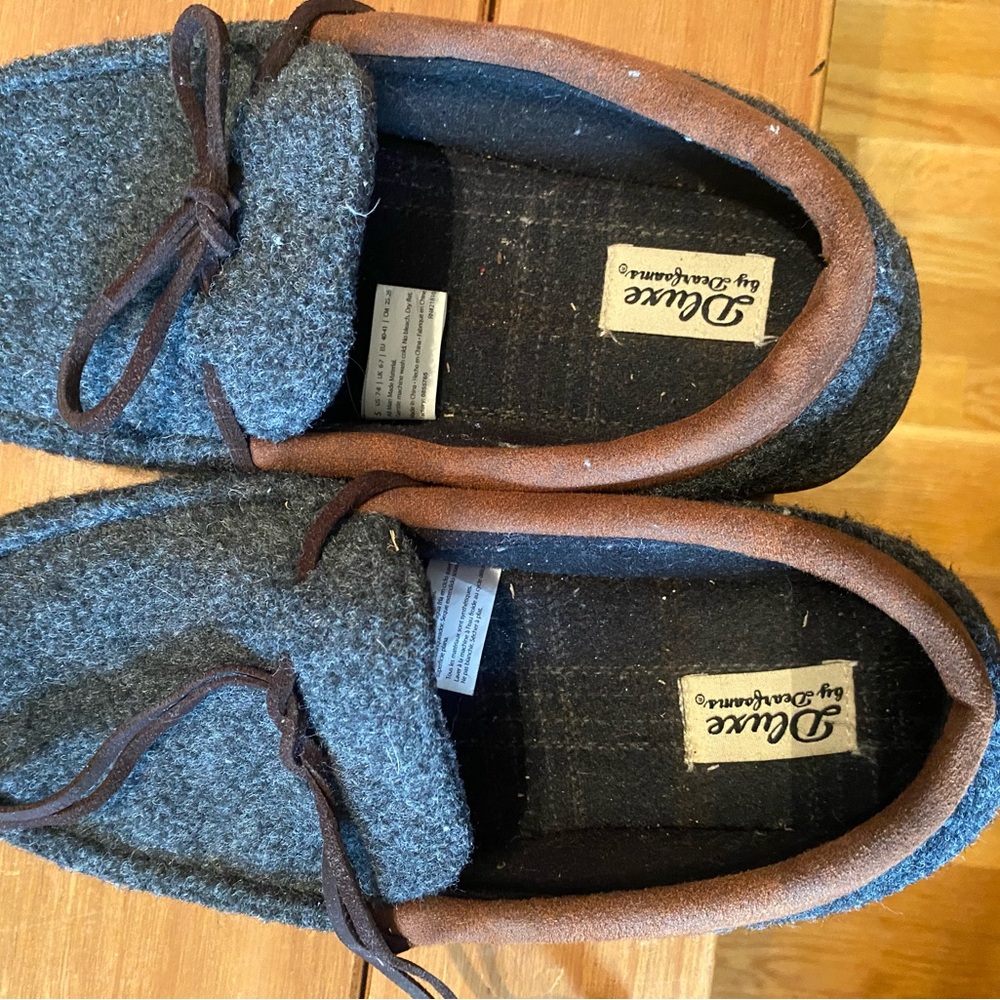 dearfoams Gray Wool Moccasin Slippers with Brown Trim - Picture 2 of 3